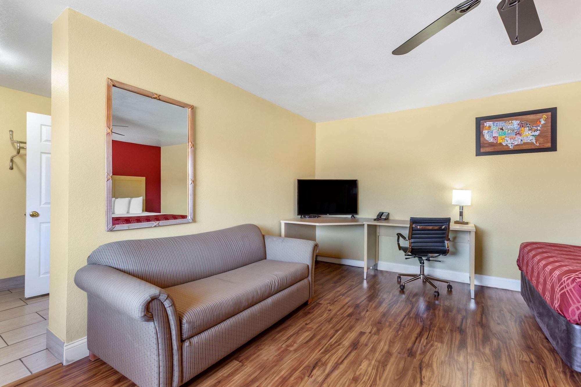 Econo Hotel 2*